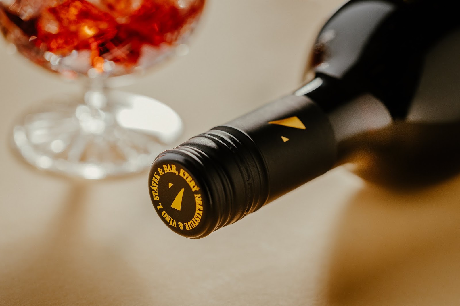 紅酒酒標(biāo)設(shè)計(jì)瓶型設(shè)計(jì)(圖4)