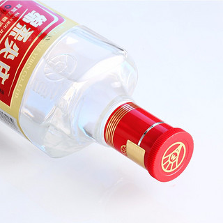 創(chuàng)意酒包裝設(shè)計(jì)五糧液綿柔尖莊光瓶濃香型白酒產(chǎn)品包裝設(shè)計(jì)欣賞(圖5) 創(chuàng)意酒包裝設(shè)計(jì)五糧液綿柔尖莊光瓶濃香型白酒產(chǎn)品包裝設(shè)計(jì)欣賞(圖5)